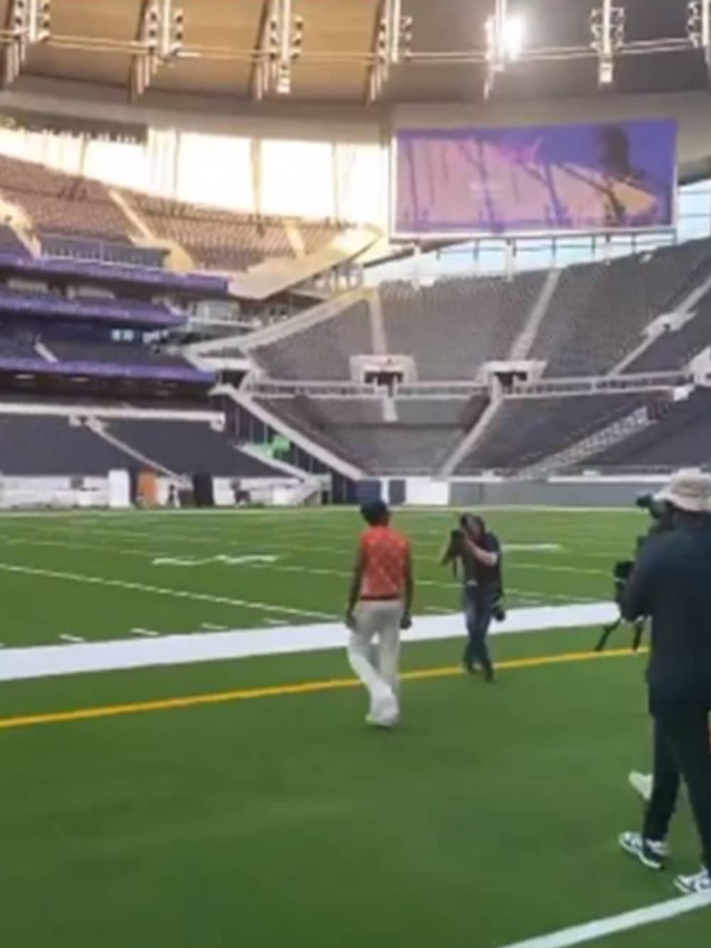 Wizkid grand entrance at Tottenham Hotspur Stadium wows crowd, everyone left breathless (Video)