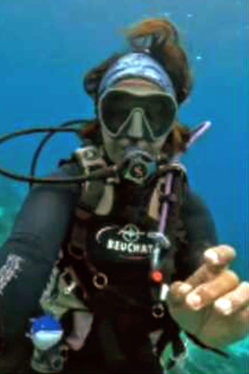 Oyinbo lady does Davido’s 'Unavailable Dance Challenge' inside ocean (Video) 