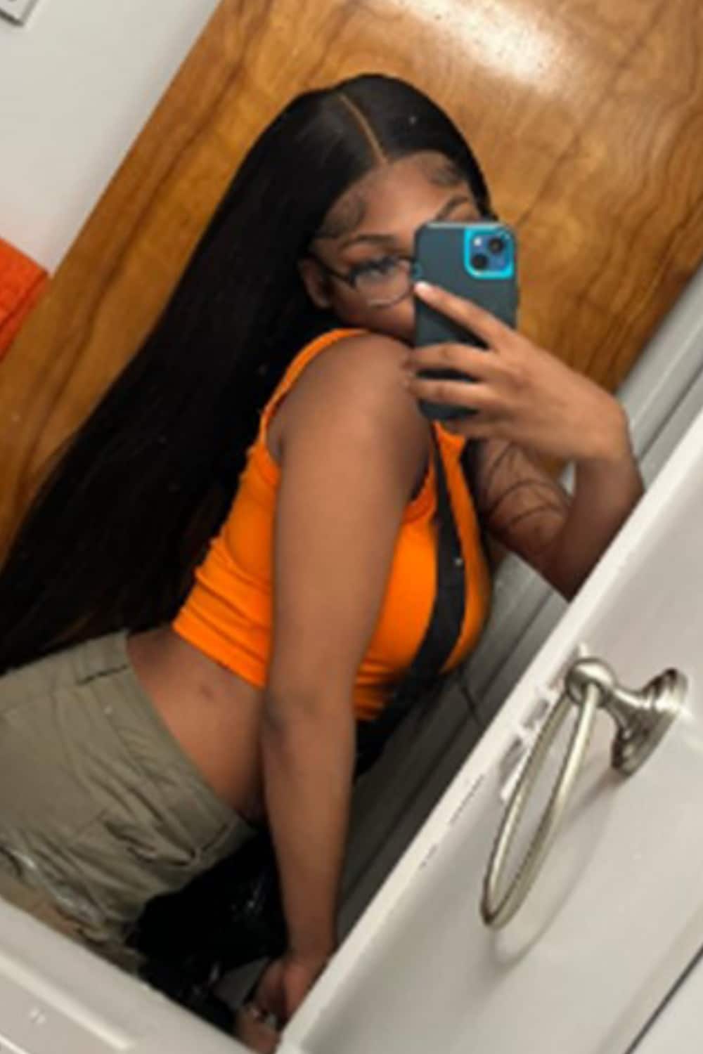 15-yr-old girl receives 50-inch TV from boyfriend as anniversary gift, Netizens react