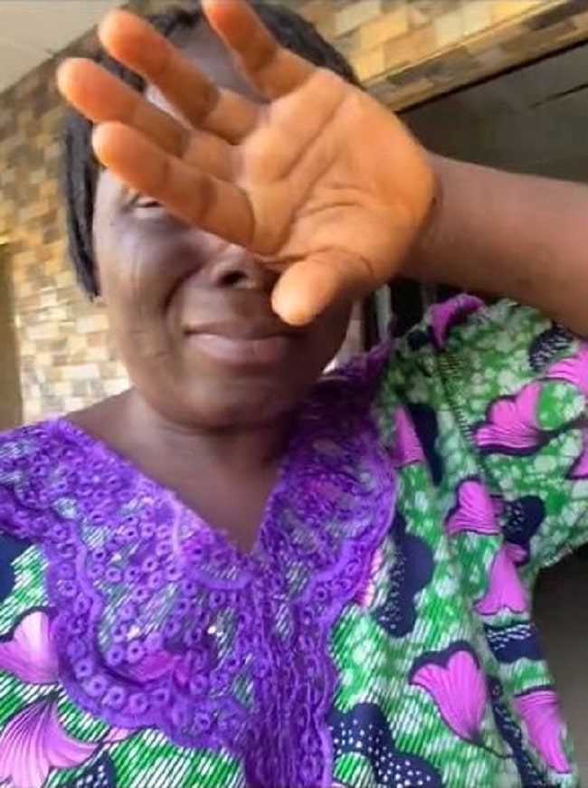 Mother in tears as NYSC deploys daughter to Sokoto (Video)