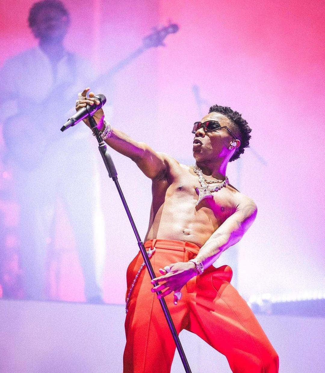 Wizkid £100k ring fans