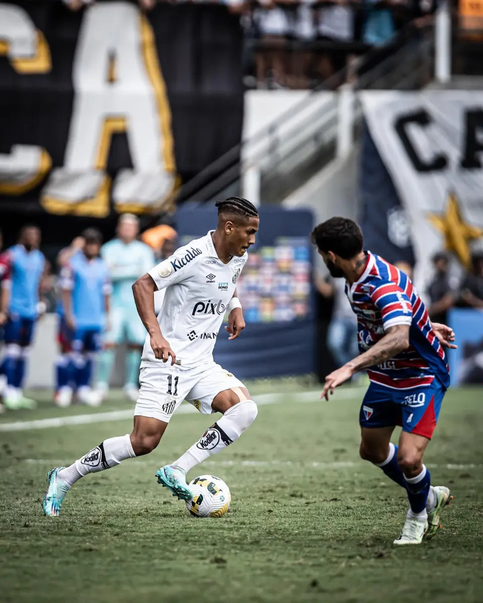 Chelsea complete signing of Angelo Gabriel from Santos