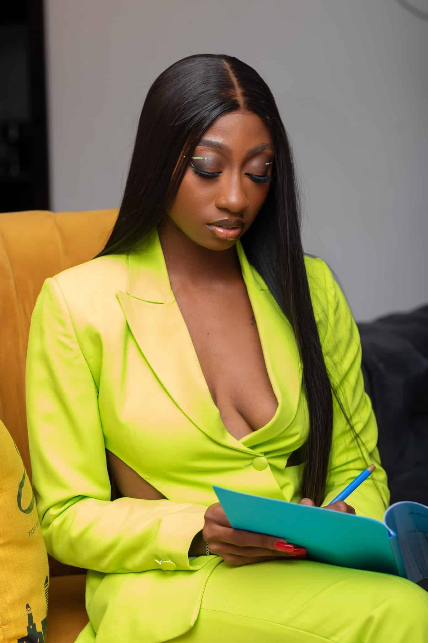 #BBNaija All Stars: Respect yourself so people can respect you" - Doyin advises Ilebaye after she clashed with TBaj over Neo