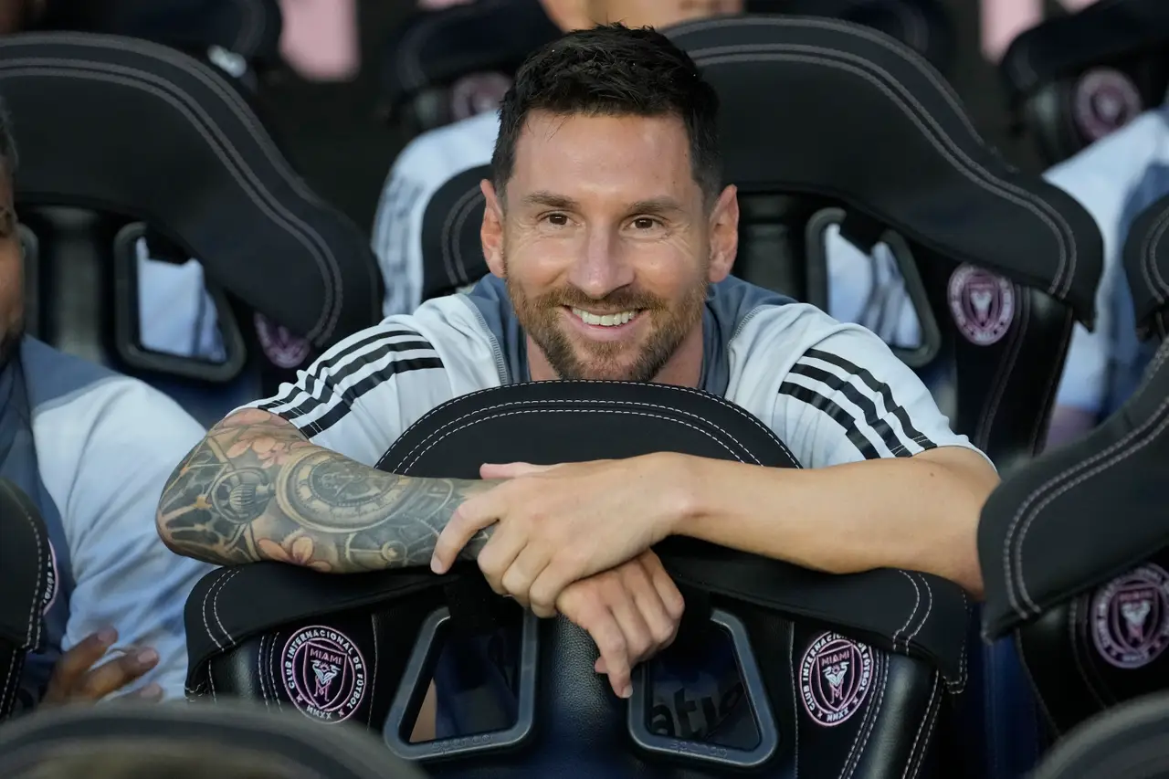 Lionel Messi scores late winner in Inter Miami debut