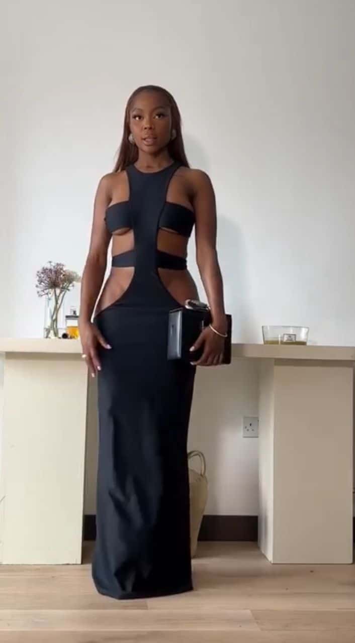 Lady causes stir with outfit to first date (Video)