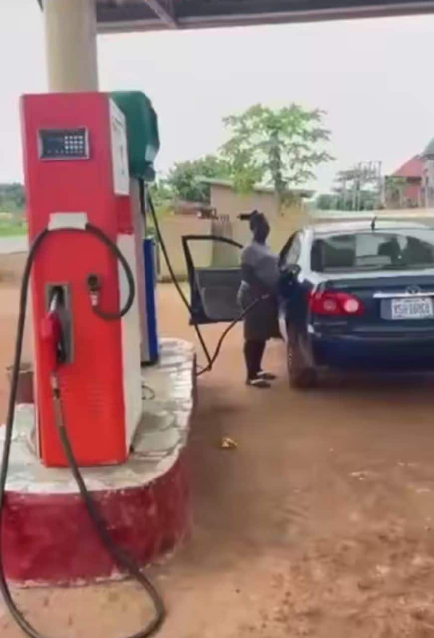 Man shocked to see petrol station running generator on gas (Video)