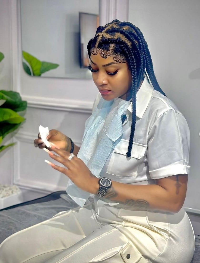 Uche Elendu posts video of herself without makeup after Angela Okorie dared her to do so