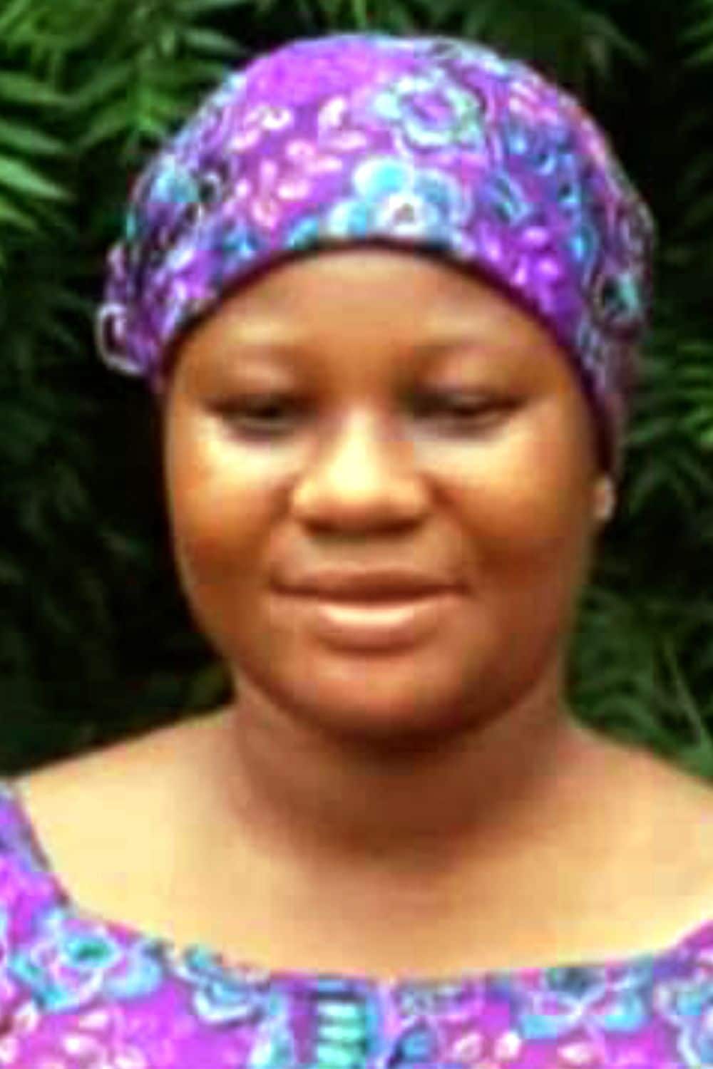 midwife helps a pregnant woman deliver a baby boy in a commercial vehicle at full speed (Video)