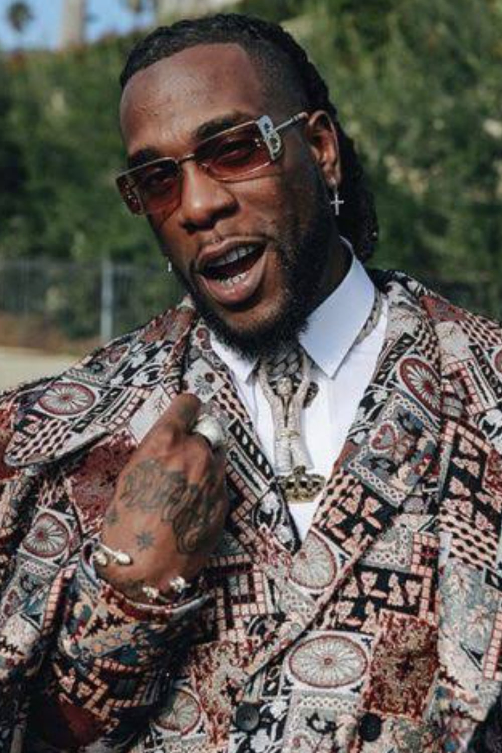  Burna Boy celebrates 32nd birthday with surprise on-stage Party in the Netherlands (Video)