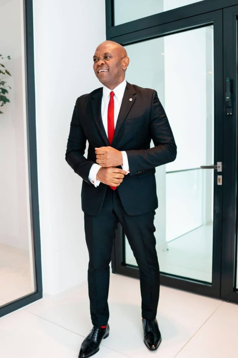 Netizens in awe as Billionaire Tony Elumelu rocks casual shirt and blue jeans, walks into meeting with swag (Video)