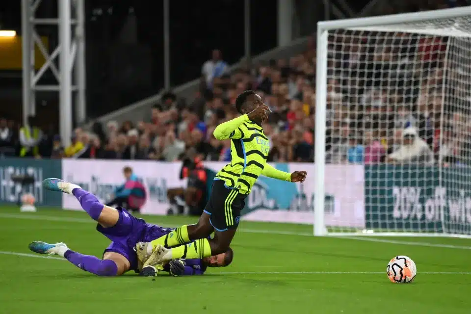 Ten-Man Arsenal Survive Crystal Palace Scare, Extend Perfect Start