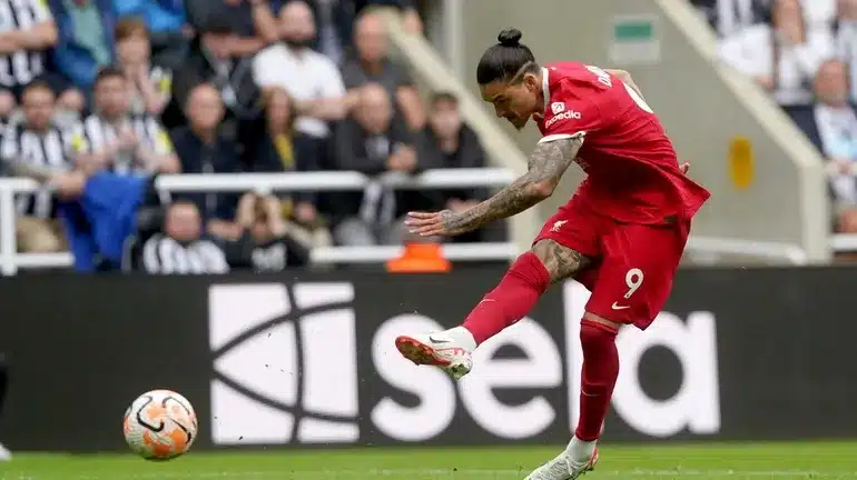 10-man Liverpool come from 1-0 down to defeat Newcastle United