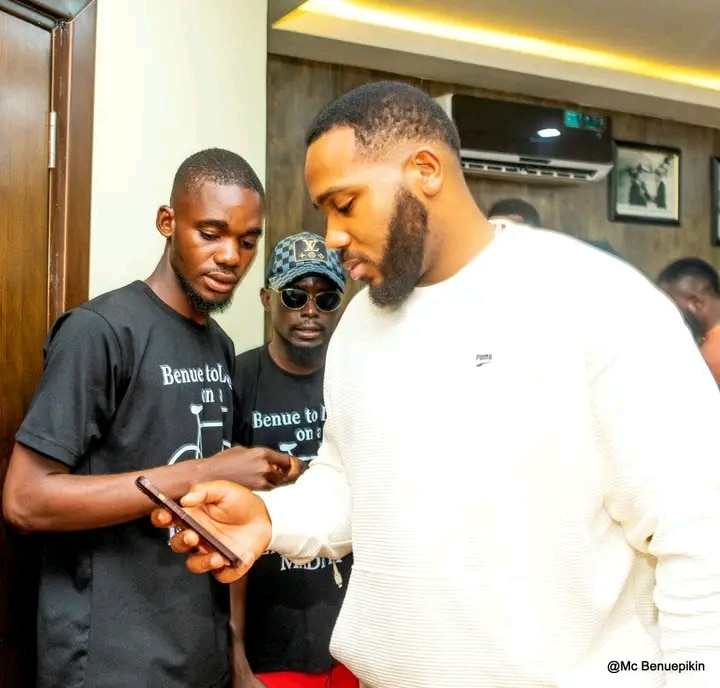 "Great news coming soon" - Davido's cycling fan announces after meeting up with Kiddwaya