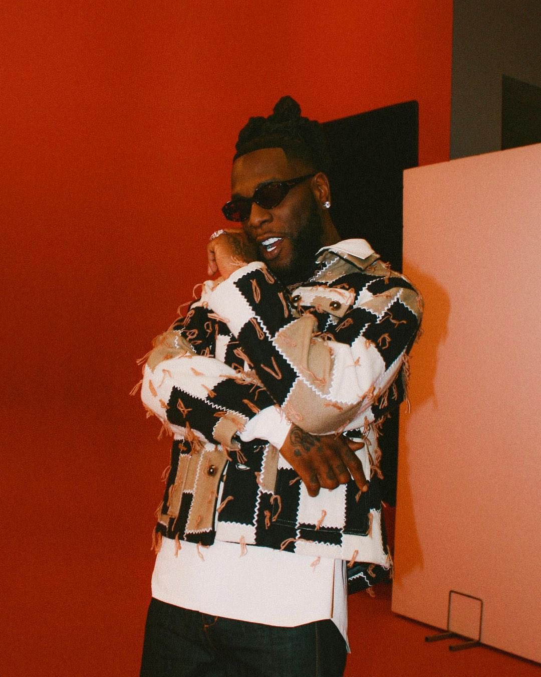 Burna Boy pauses performance to observe a minute silence for Wizkid's mother