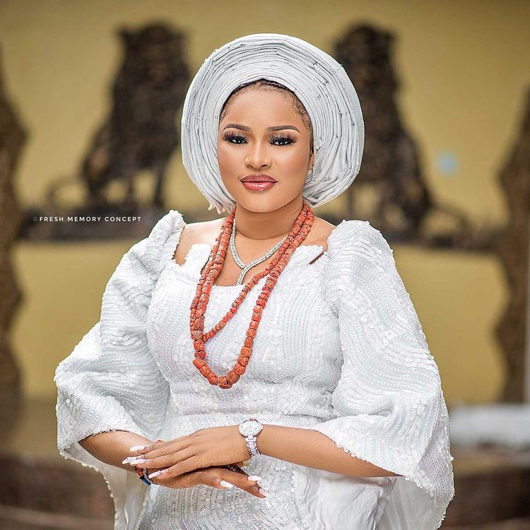 Ex-wife of late Alaafin of Oyo, Queen Dami allegedly in a relationship with Portable