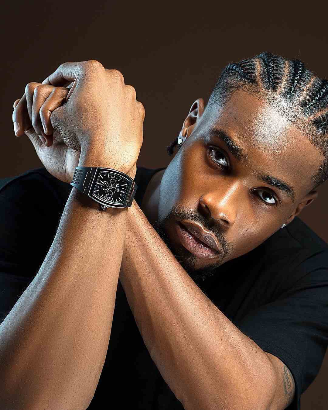 Neo denies being in relationship with any lady following reports of being in relationship with Beauty