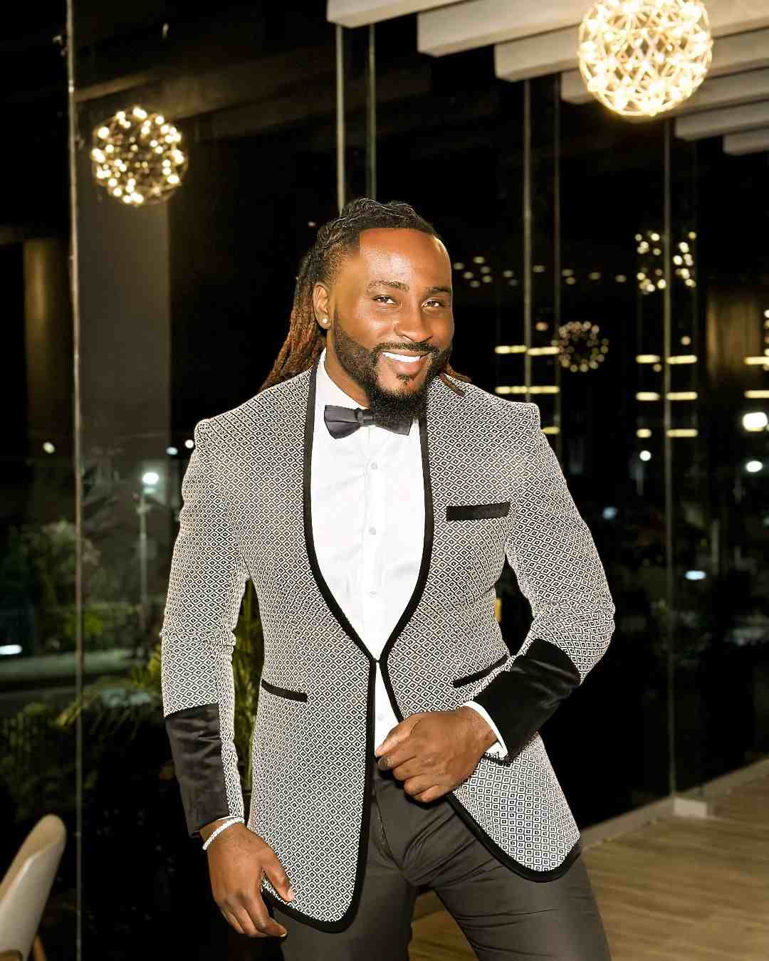 "I’ll take you to America" – Pere promises Alex