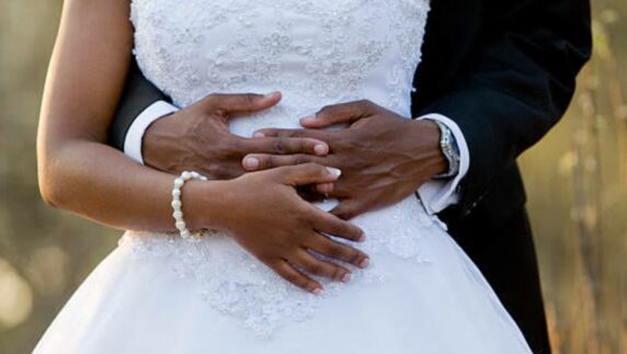 "If she forces you to go for court wedding dump her immediately" – Tweep warns men