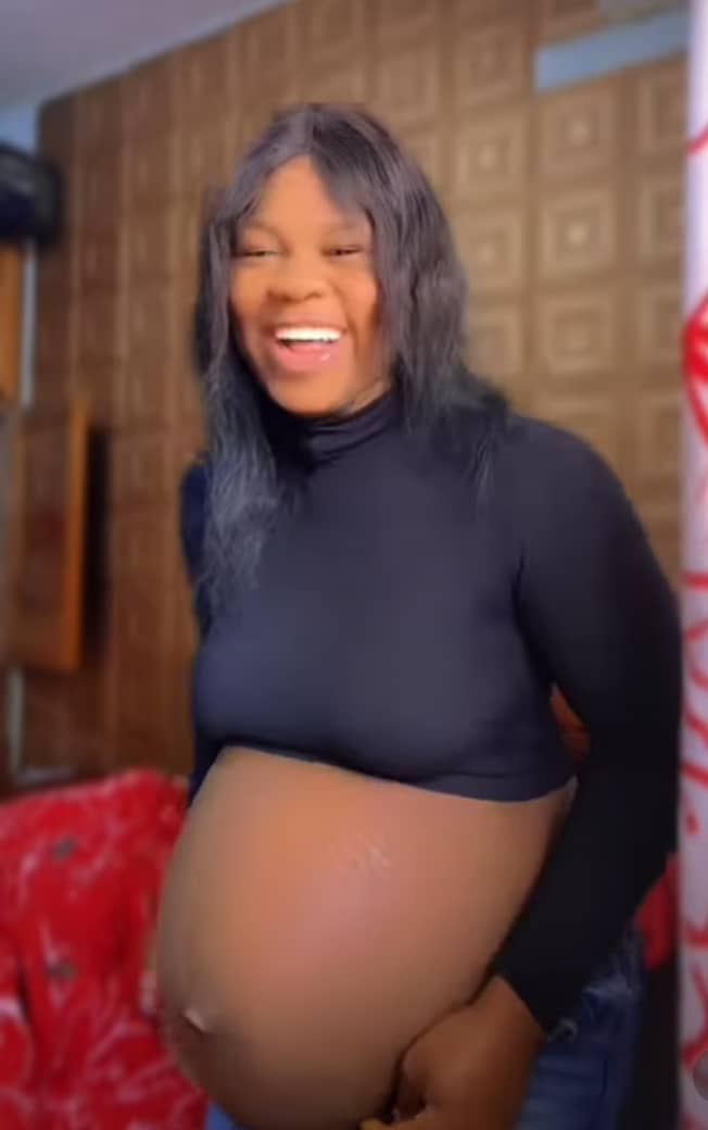 "Do you want to kill the baby” – Netizens slam pregnant lady as she swiftly sucked in her heavy baby bump to almost a flat stomach