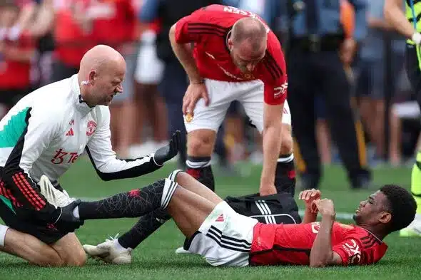 Manchester United confirm Amad Diallo will miss season start after knee injury