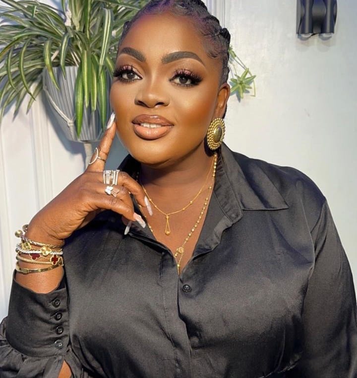 Eniola Badmus alerts fans over certain number that's been sending her death threats 