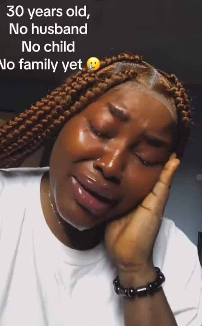 30-year-old lady cries bitterly over being unmarried at her age (Video)