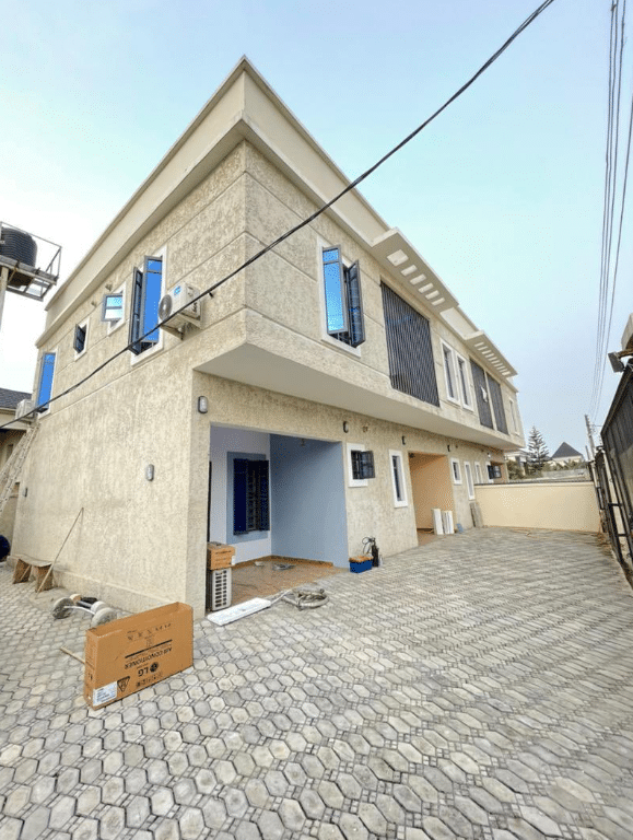 "Pay N1.5 m only, and it's all yours" - Lady posts photos of big house for sale on Twitter, Photos cause buzz