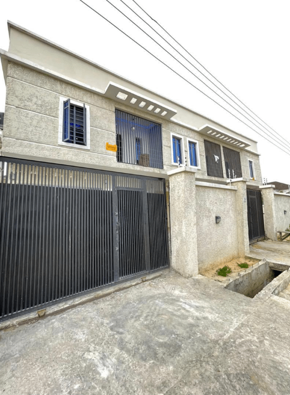 "Pay N1.5 m only, and it's all yours" - Lady posts photos of big house for sale on Twitter, Photos cause buzz