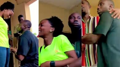 "Him no even smile at all" – Reactions trails man's facial expression during marriage proposal