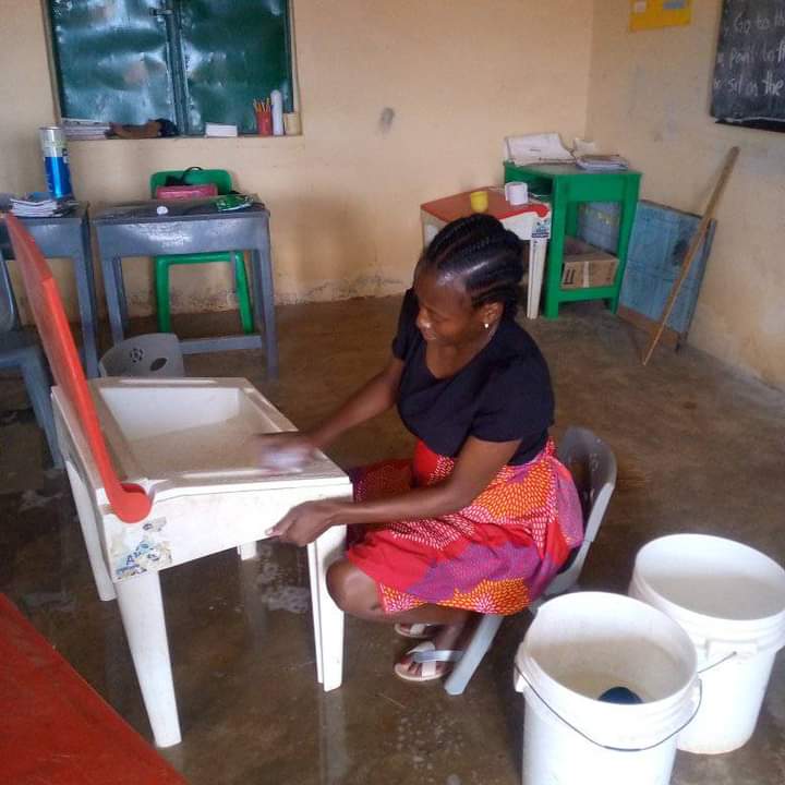 Teacher pupils' wash desks 