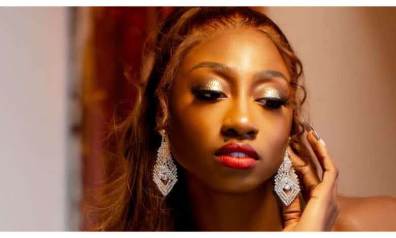 Doyin on cloud 9, spotted having raving moment with Biggies bouncer during party (Video)