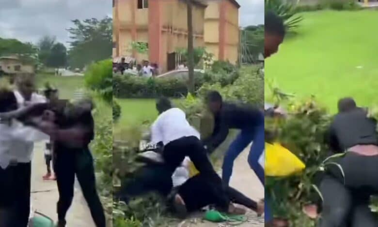 UNICROSS female students fighting man