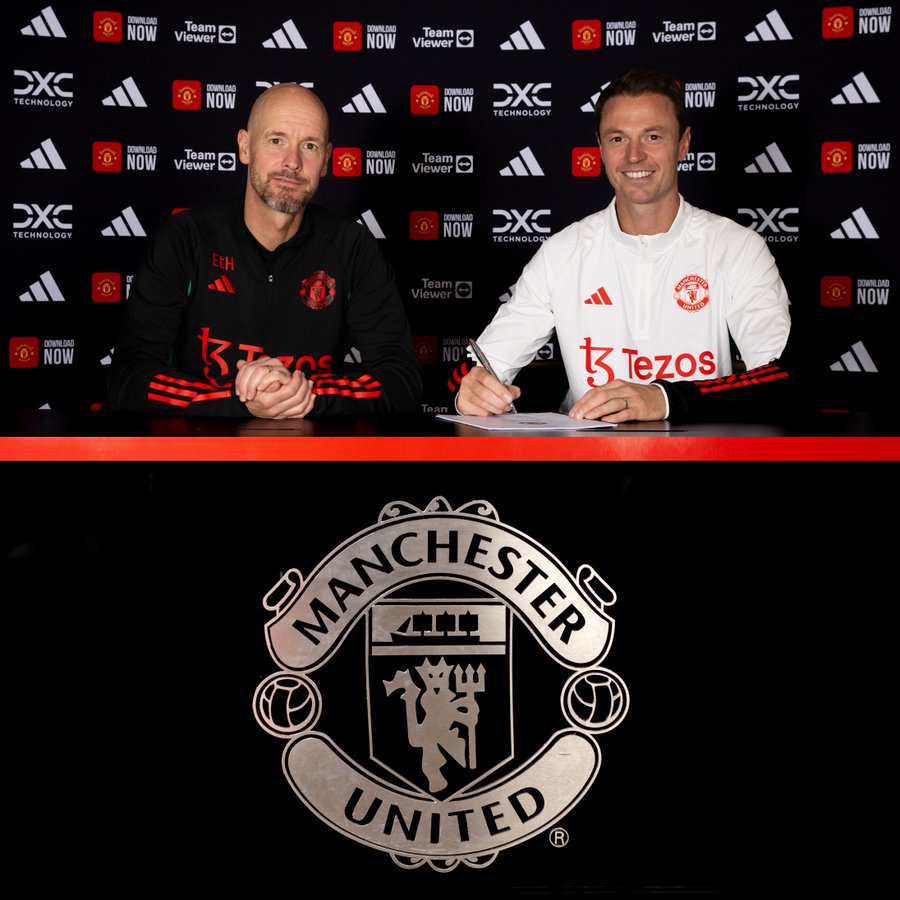 Johnny Evans rejoins Manchester United on one-year deal