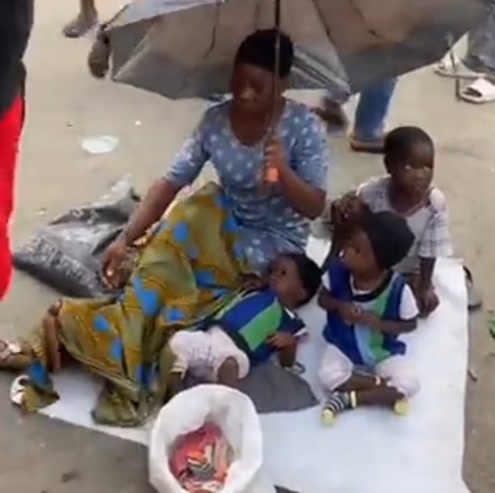 Woman attacked by lady for begging for money with her kids