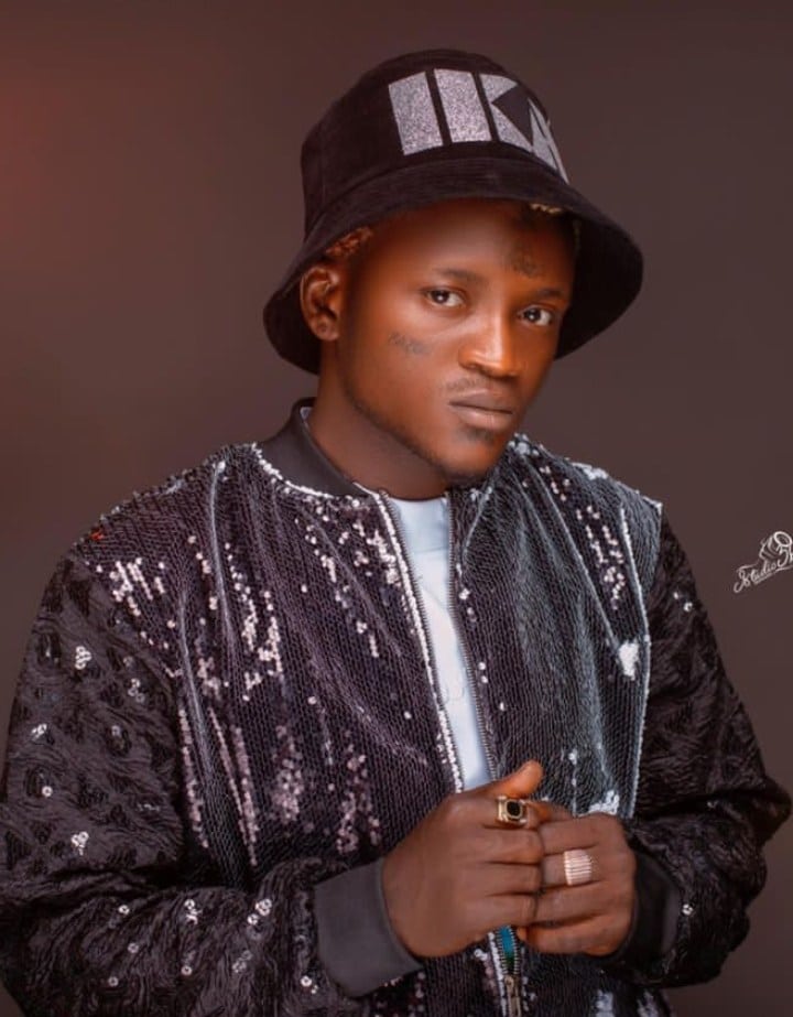 Portable and late Alaafin of Oyo’s ex wife, Queen Dami spotted sharing romantic time