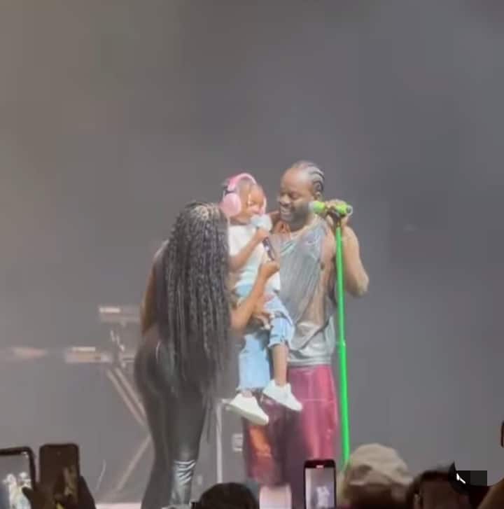 Adorable moment Simi and daughter surprises Adekunle Gold on stage
