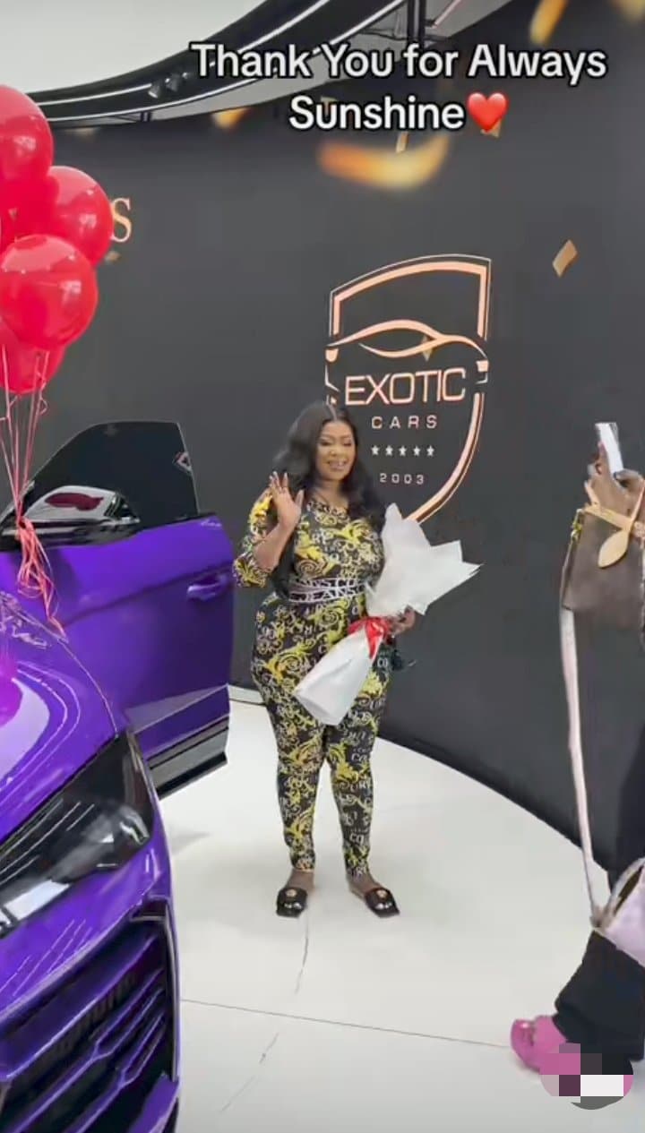 Lady Lamborghini Urus husband gift