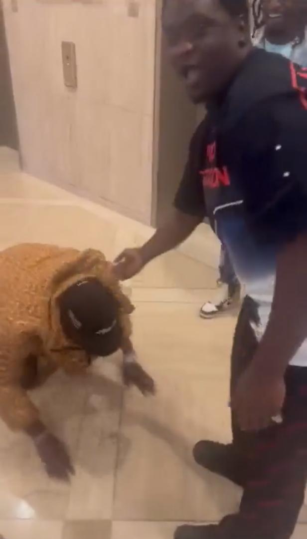 Spyro prostrates as he meets Wande Coal, netizens react (Video)