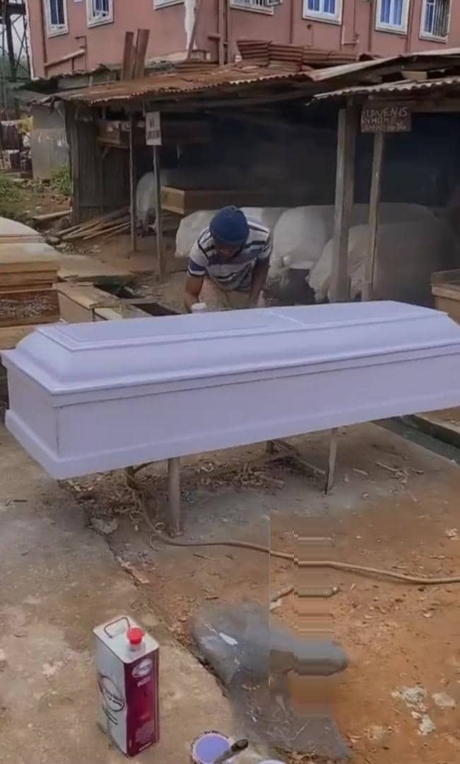"Don't blame me" — Coffin maker speaks on why Mohbad's neck was bent