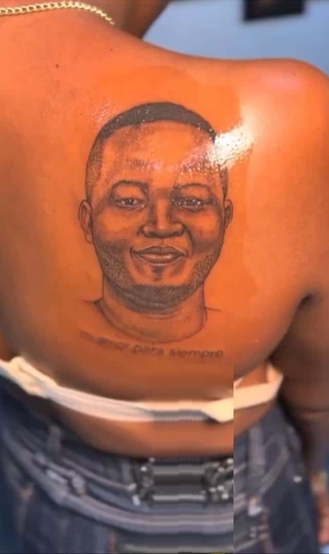 Lady gets gorgeous tattoo of boyfriend's face on her back