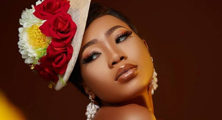 Nude Photos Videos Comedienne Lizzy Jay 