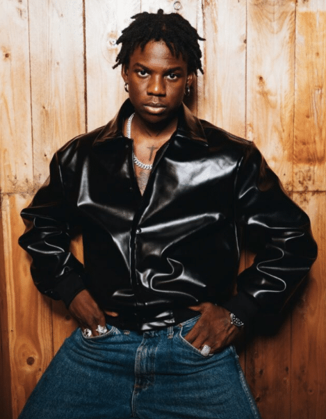 School students hail man, mistakes him for Rema, Video causes buzz online