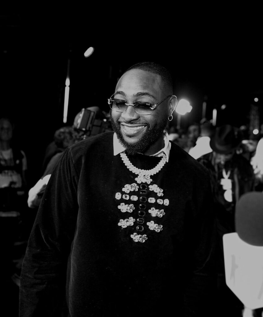 Davido pleads with public to stop circulating old pictures 