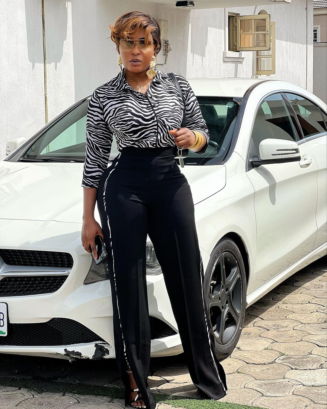 "Till he enters six-feet, he can never achieve a house as fine as my office " – Nkechi Blessing continues to broke-shame VeryDarkman