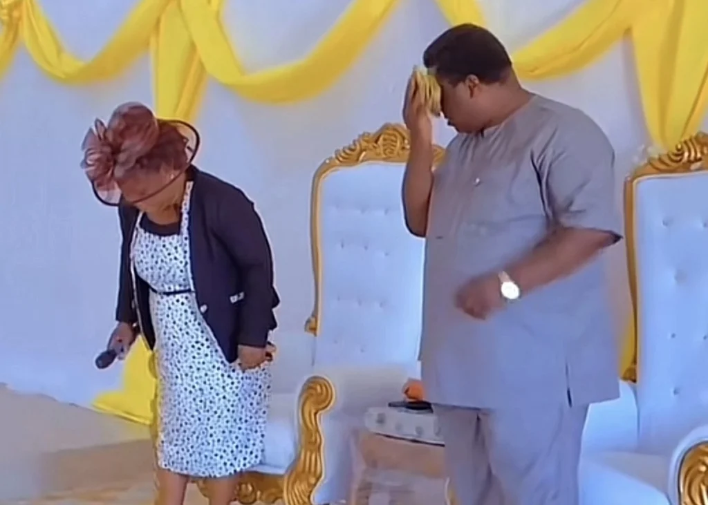 Netizens blush as young man shows off beautiful relationship between his mom and dad 