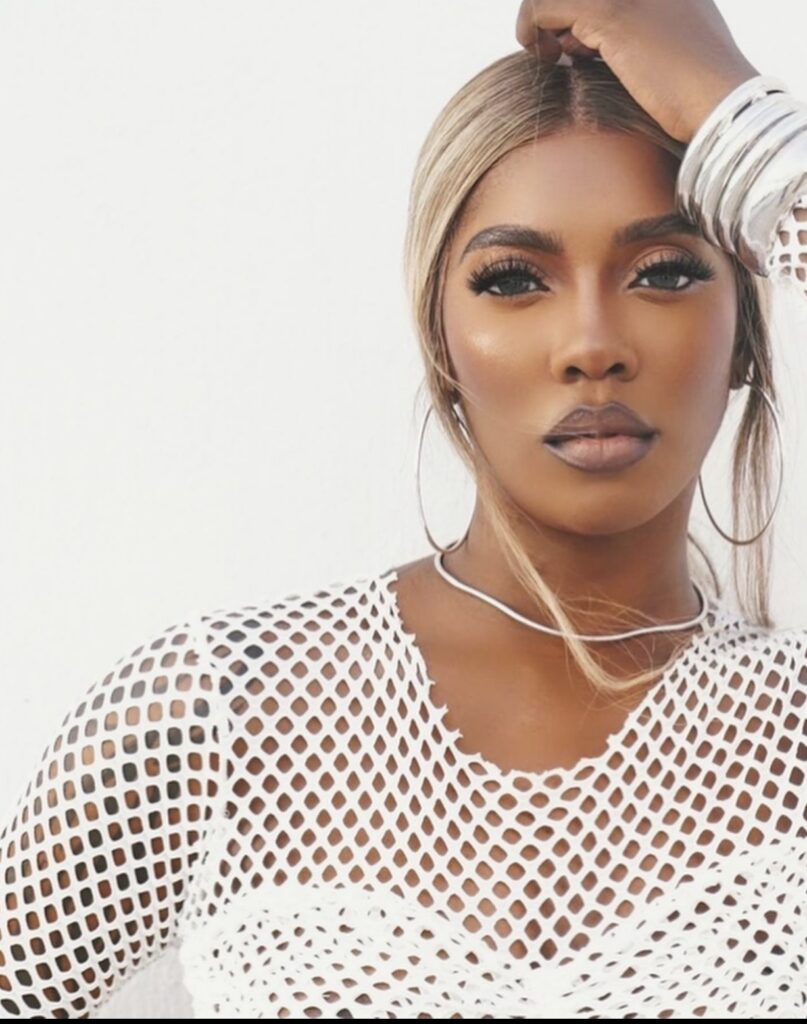 Tiwa Savage disregards rising cost of fuel, buys brand new Range Rover 