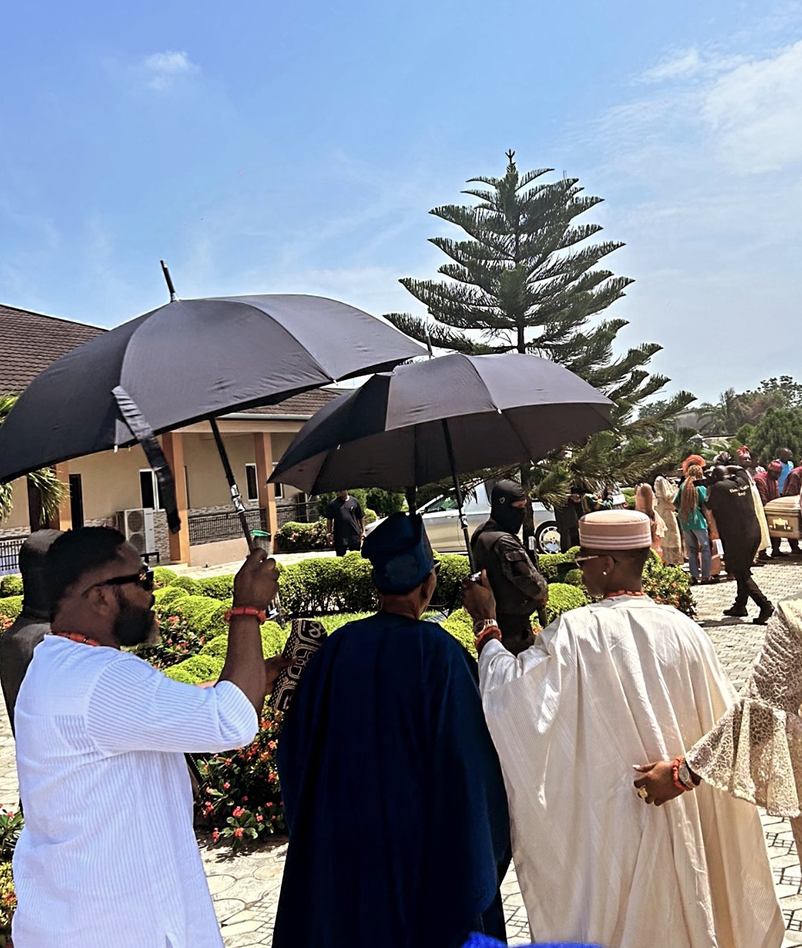 wizkid father umbrella funeral
