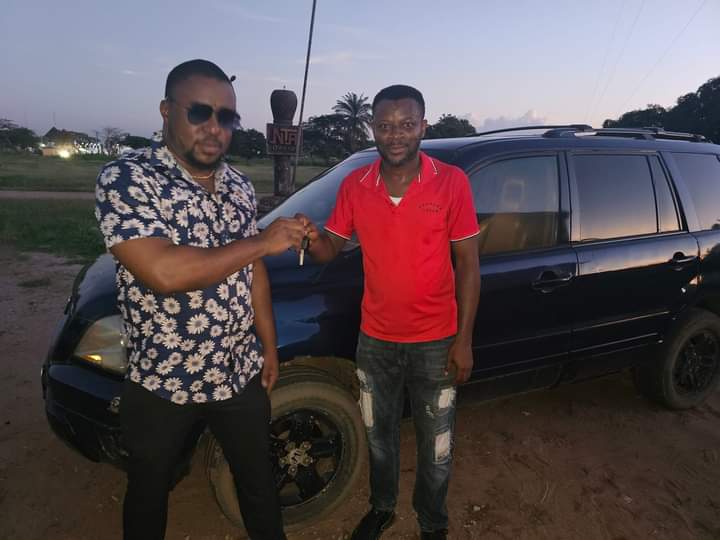 Nigerian man surprises his university classmate with car after 5 years