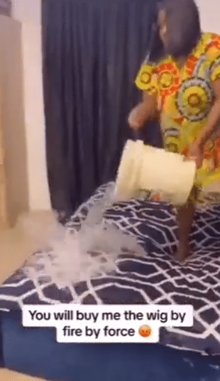 “We will not sleep today” - Angry wife soaks their matrimonial bed with water after husband refuses to buy her wig; Video causes buzz