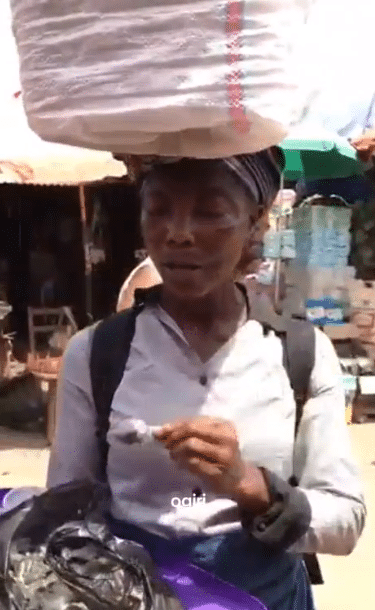 Lady enchanting advertising skills for Ogiri stun Lagos residents